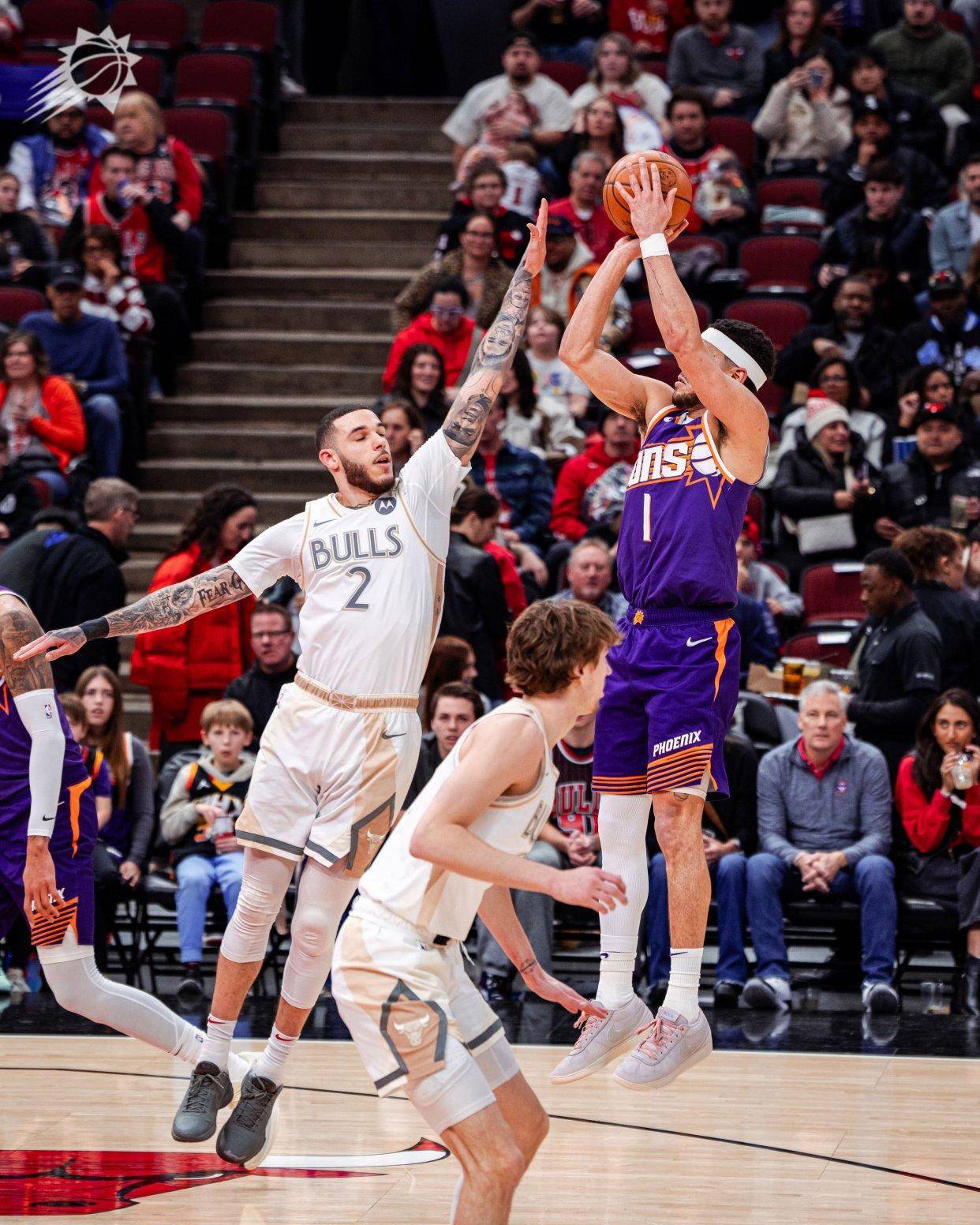 包含独行侠绝杀篮网B队，布克关键制胜的词条