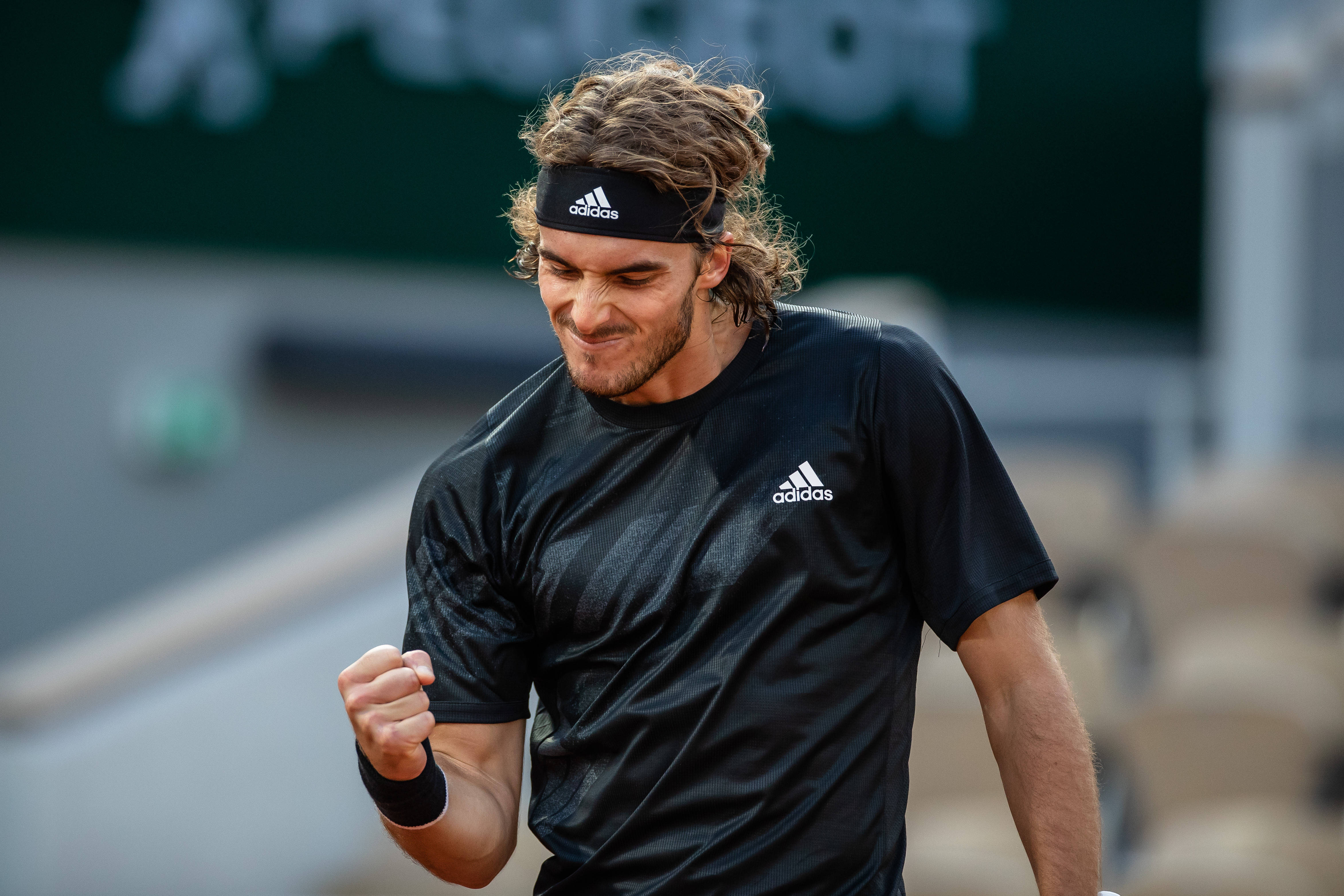 包含美国网球队强势世界网球队，西西帕斯三分雨点燃全场的词条