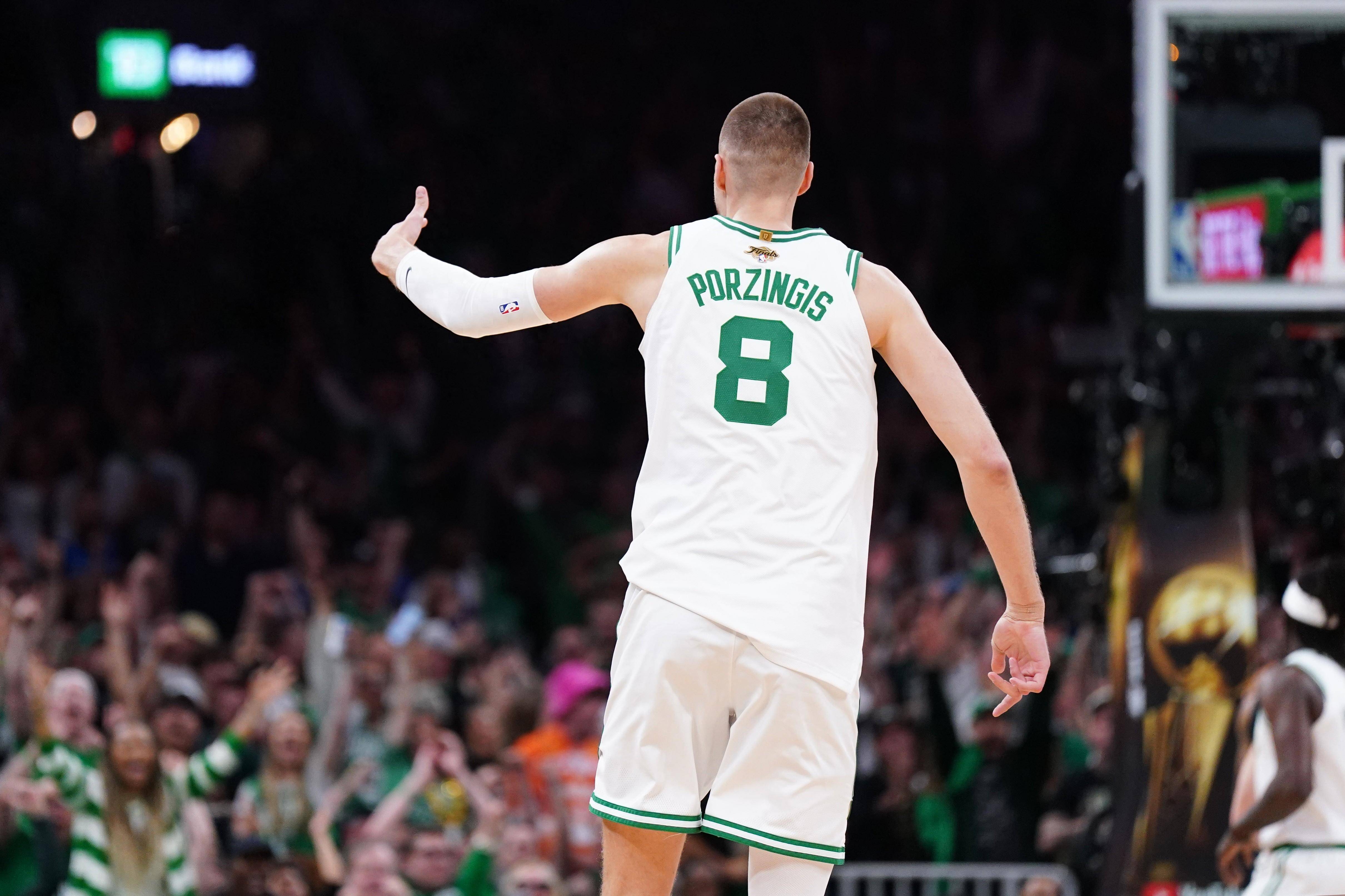 掘金险胜凯尔特人，波尔津吉斯送出助攻的简单介绍