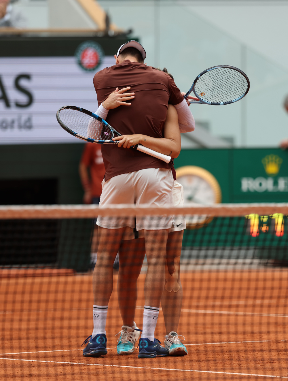 包含西班牙网球队翻盘意大利网球队，瓦林卡关键制胜的词条