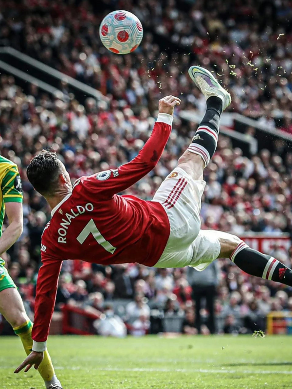 国际足球赛场上的精彩瞬间震惊世界的简单介绍 国际足球赛场上的精彩瞬间震惊世界的简单介绍