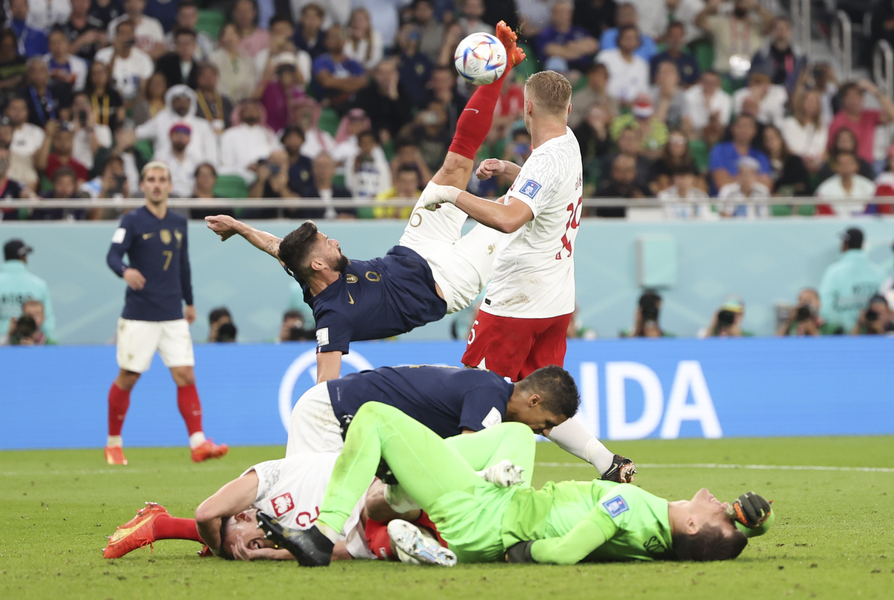 国际足球赛场上的精彩瞬间震惊世界的简单介绍 国际足球赛场上的精彩瞬间震惊世界的简单介绍