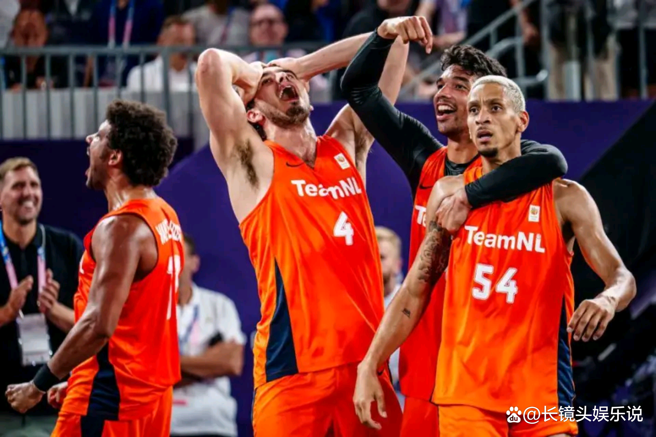 关于荷兰队全力以赴，获得淘汰赛资格的信息