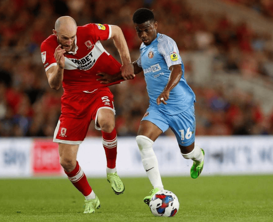 包含萨索洛主场失利，结束连胜势头的词条