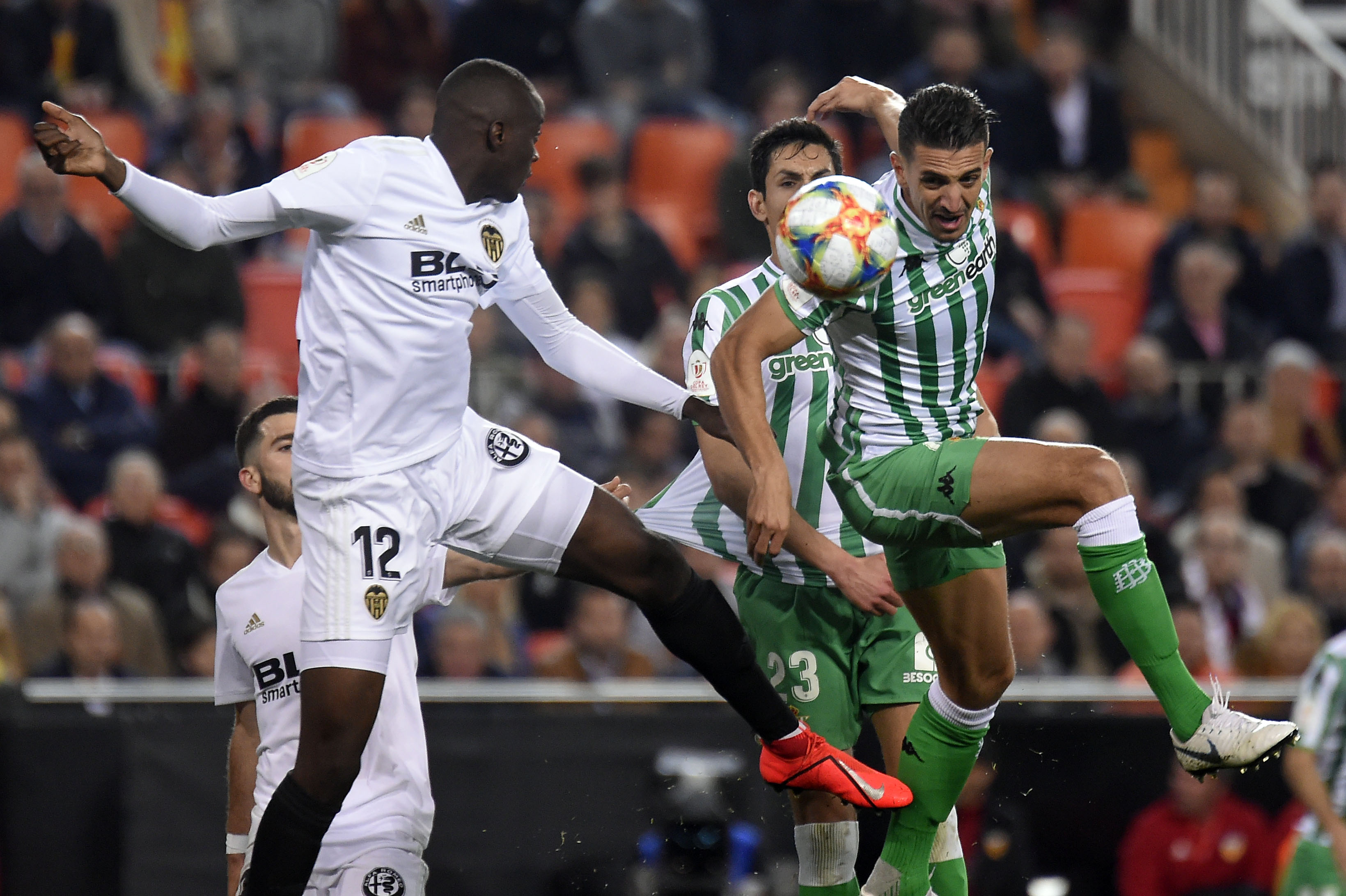 巴伦西亚比赛精彩纷呈，引人入胜！