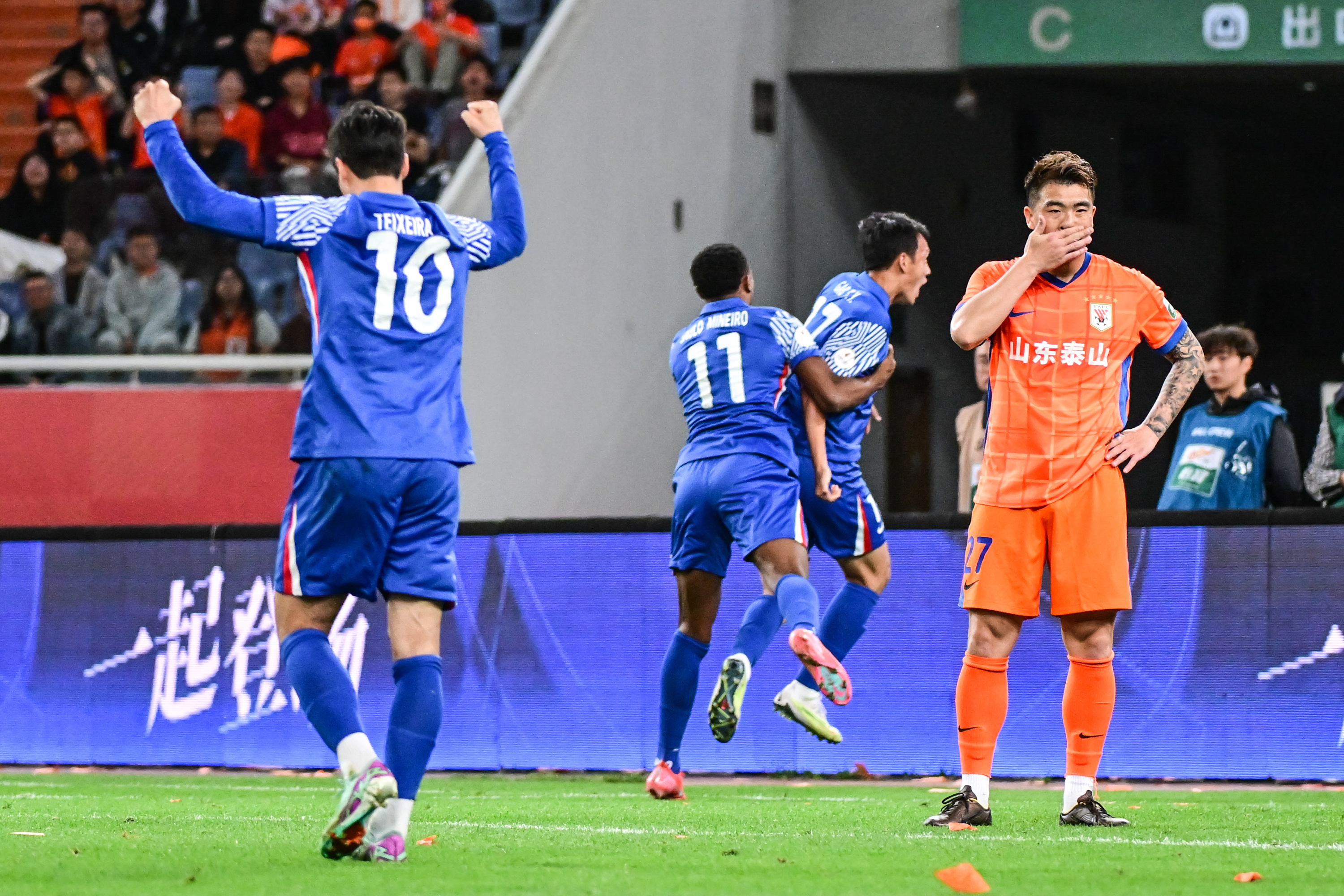 包含江苏苏宁在客场击败上海申花的词条