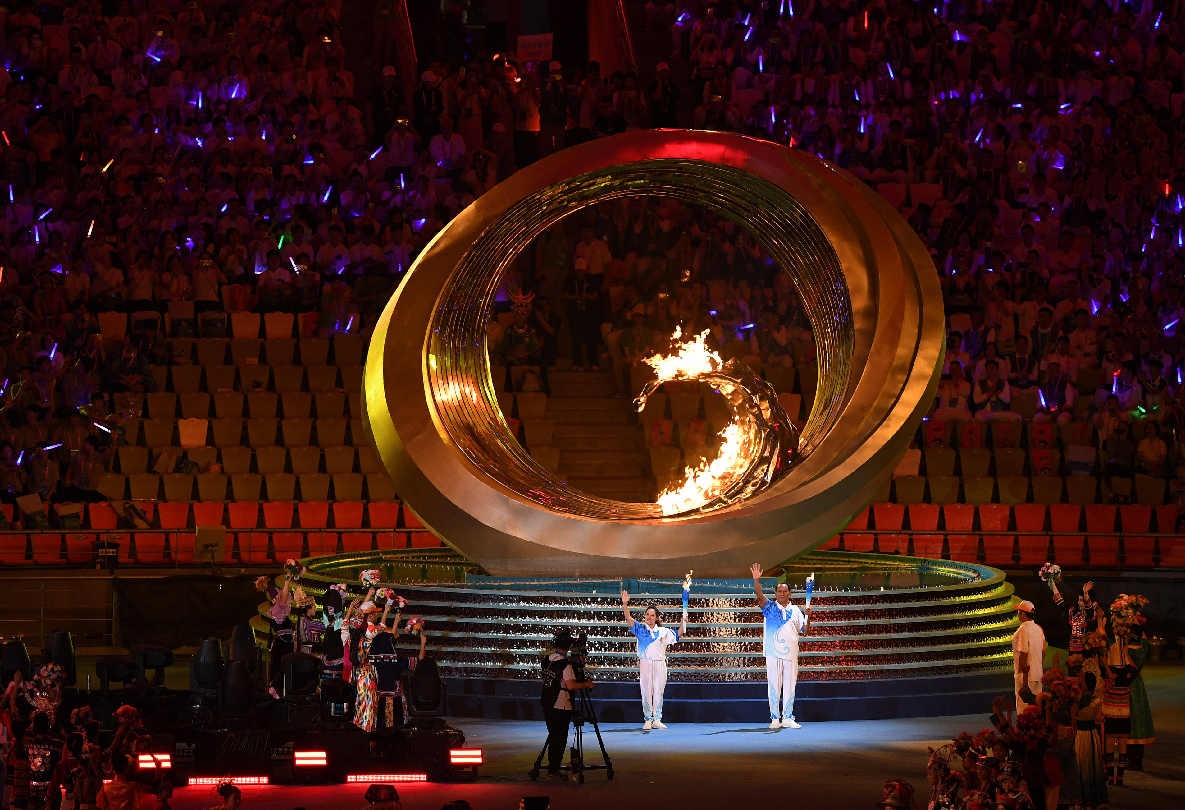 包含东京奥运会创造多项纪录，世界瞩目的词条