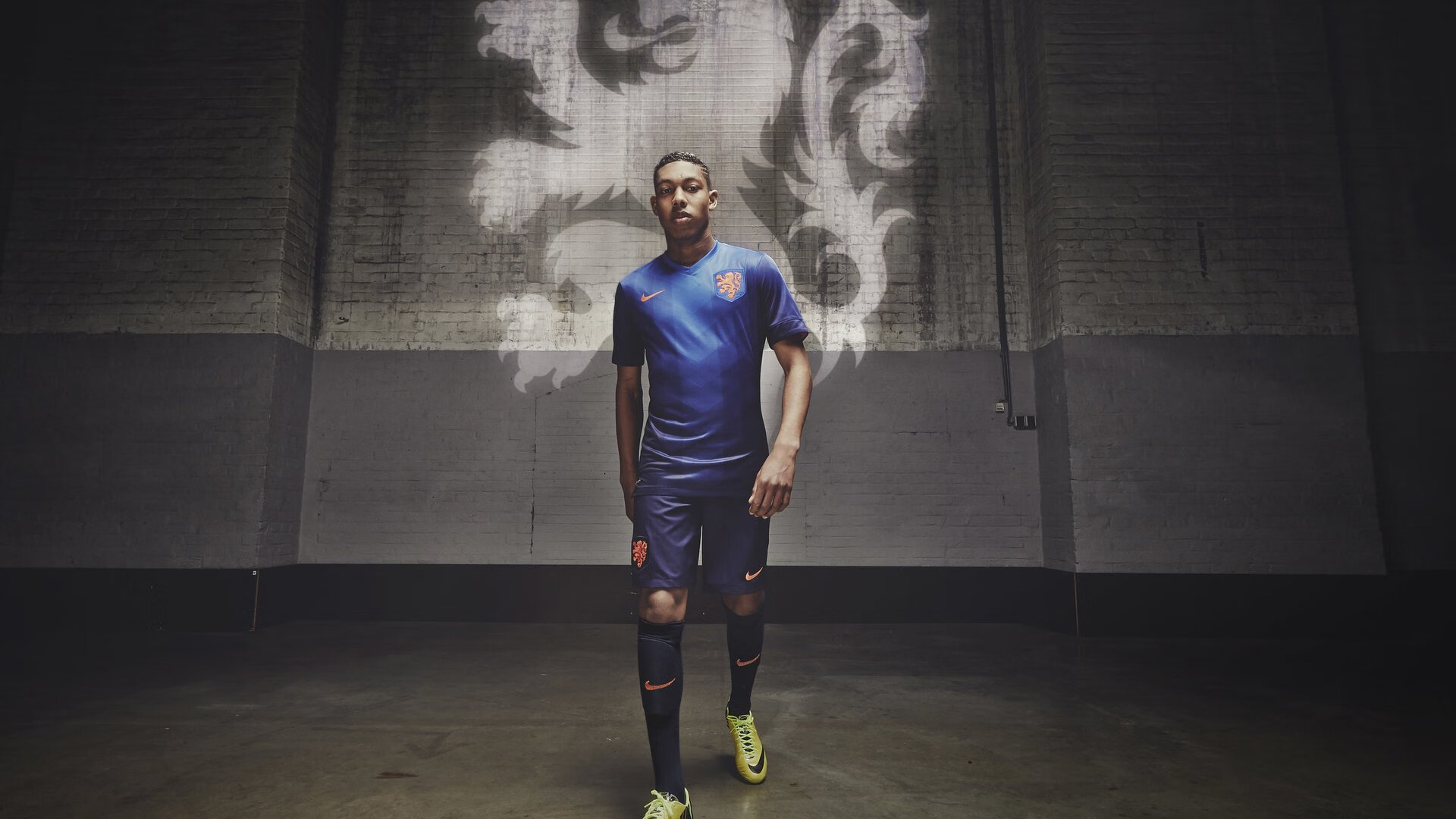 南美铁卫的证明之战,阿劳霍在乌拉圭对阵希腊的焦点对决中重塑防线